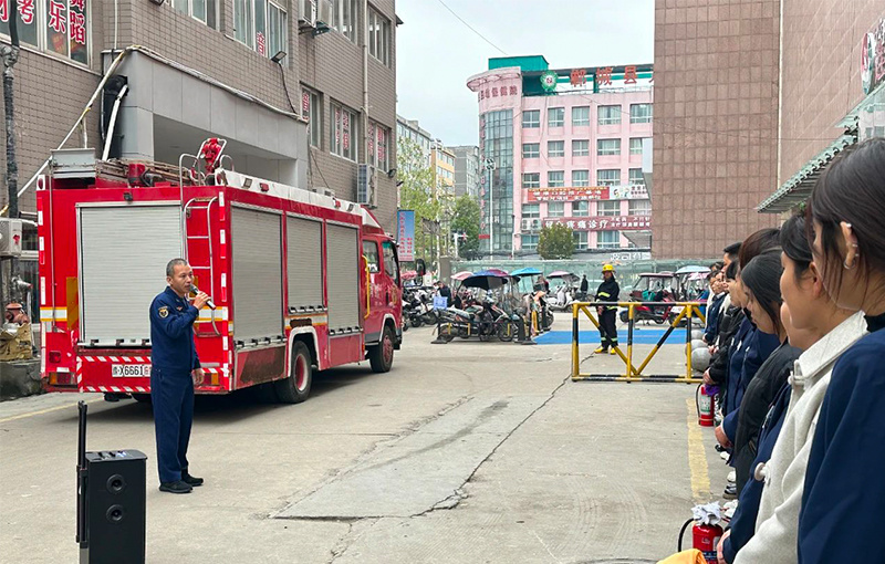 鄲城店(diàn)與消防大(dà)隊聯合開(kāi)展消防演練活動