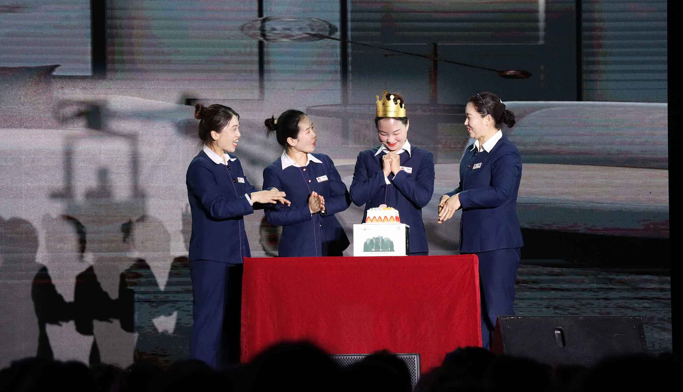 “同舟共濟謀發展，中和(hé)共赢創未來”——建業(yè)百貨二十周年慶典