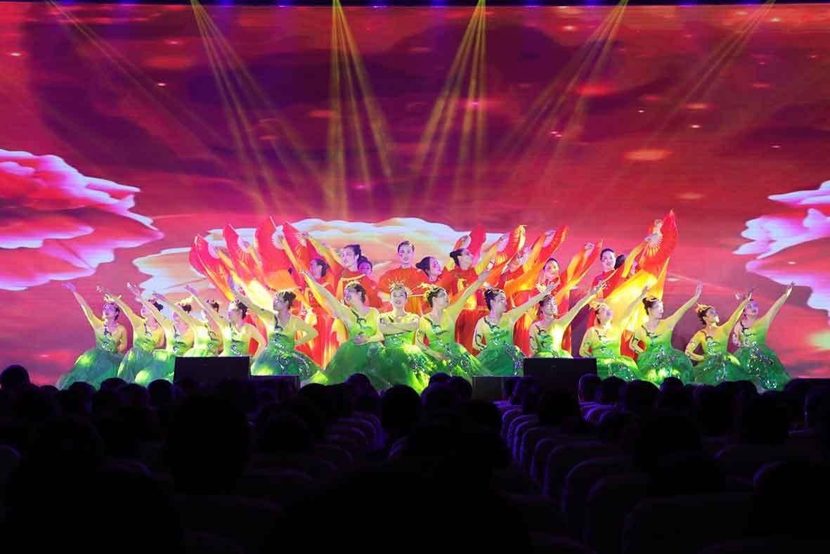 “同舟共濟謀發展，中和(hé)共赢創未來”——建業(yè)百貨二十周年慶典