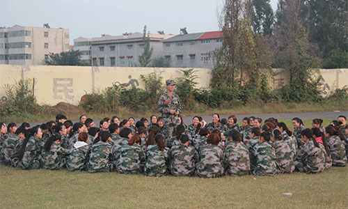 新員工(gōng)軍訓